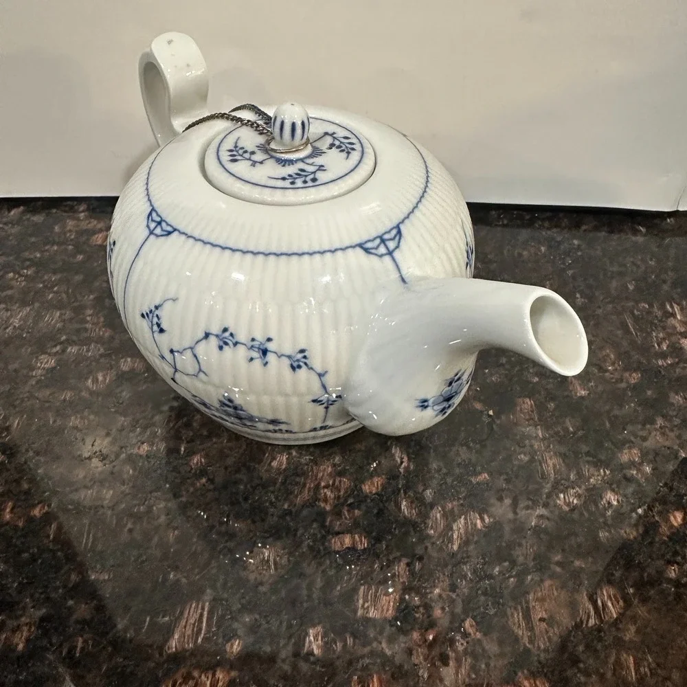 VTG Wallendorf 1764 Blue White Porcelain Teapot Germany Handarbeit Floral RARE